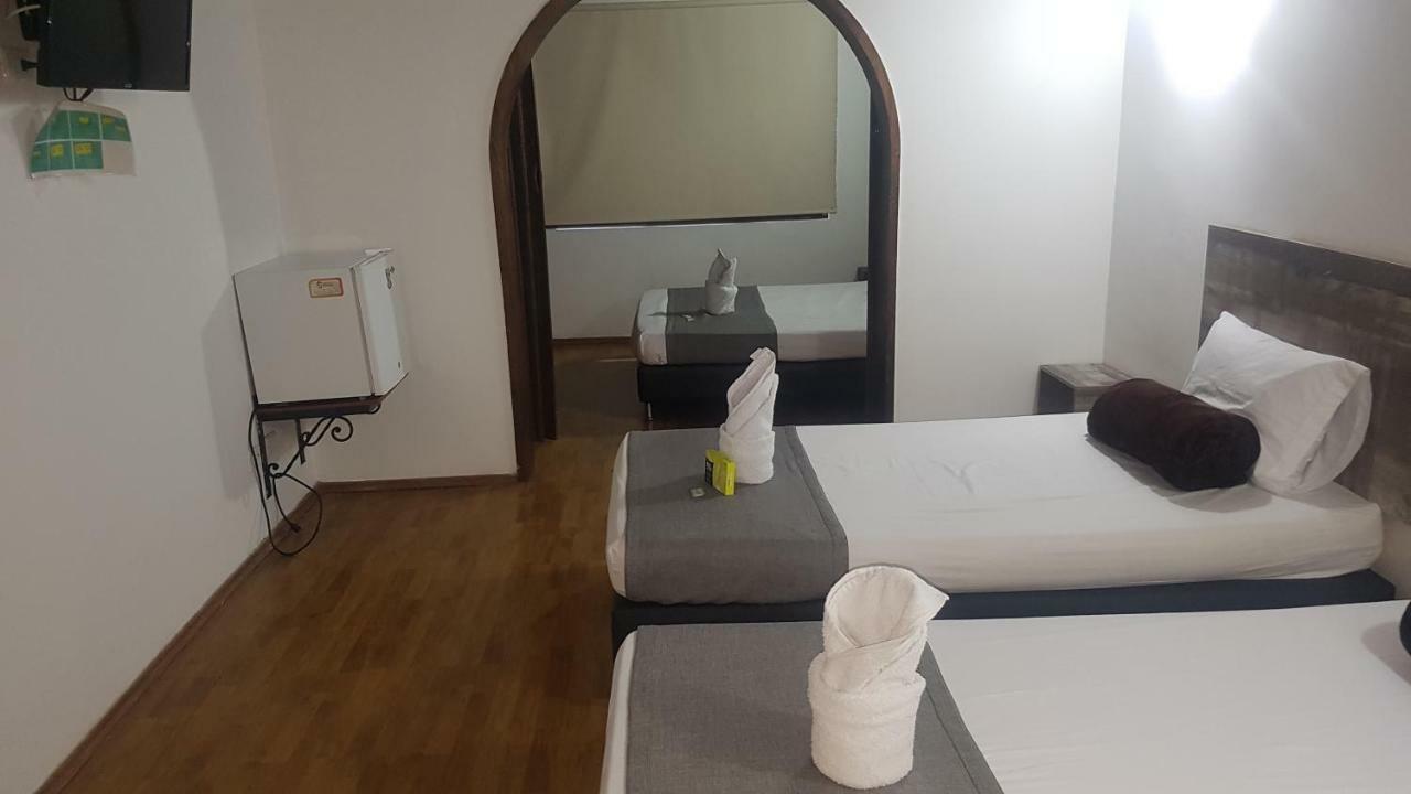 Hotel Porton Colonial 메딜린 외부 사진