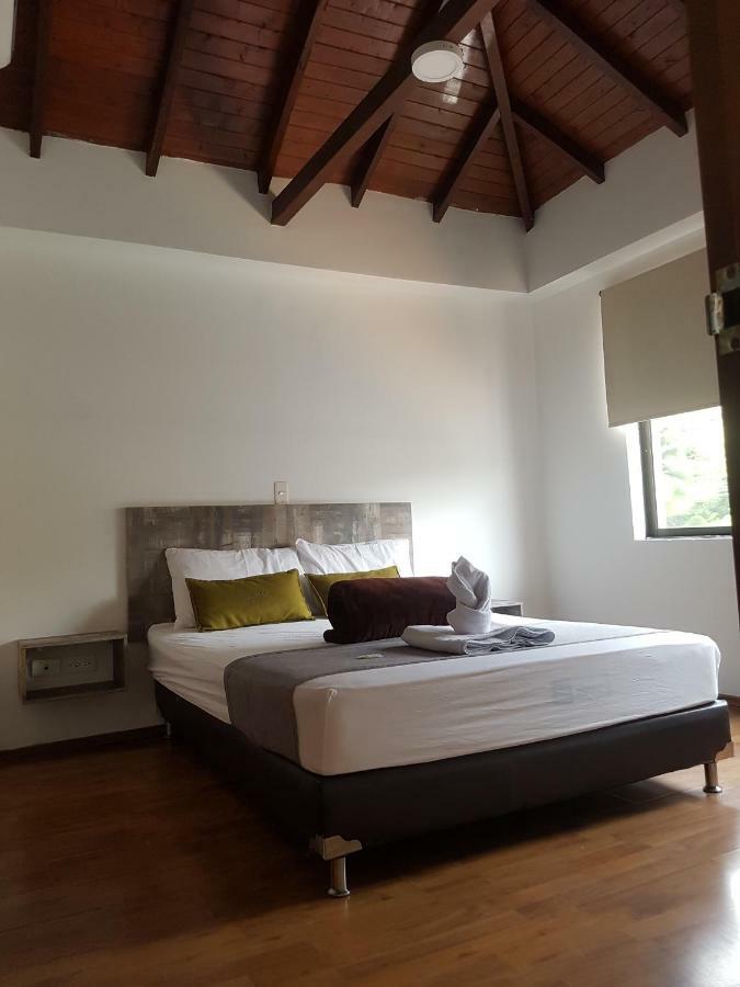Hotel Porton Colonial 메딜린 외부 사진