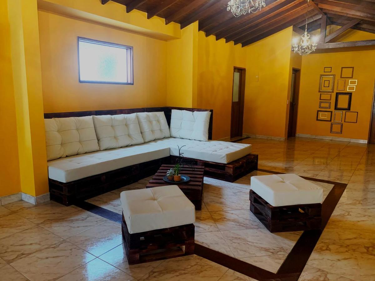 Hotel Porton Colonial 메딜린 외부 사진