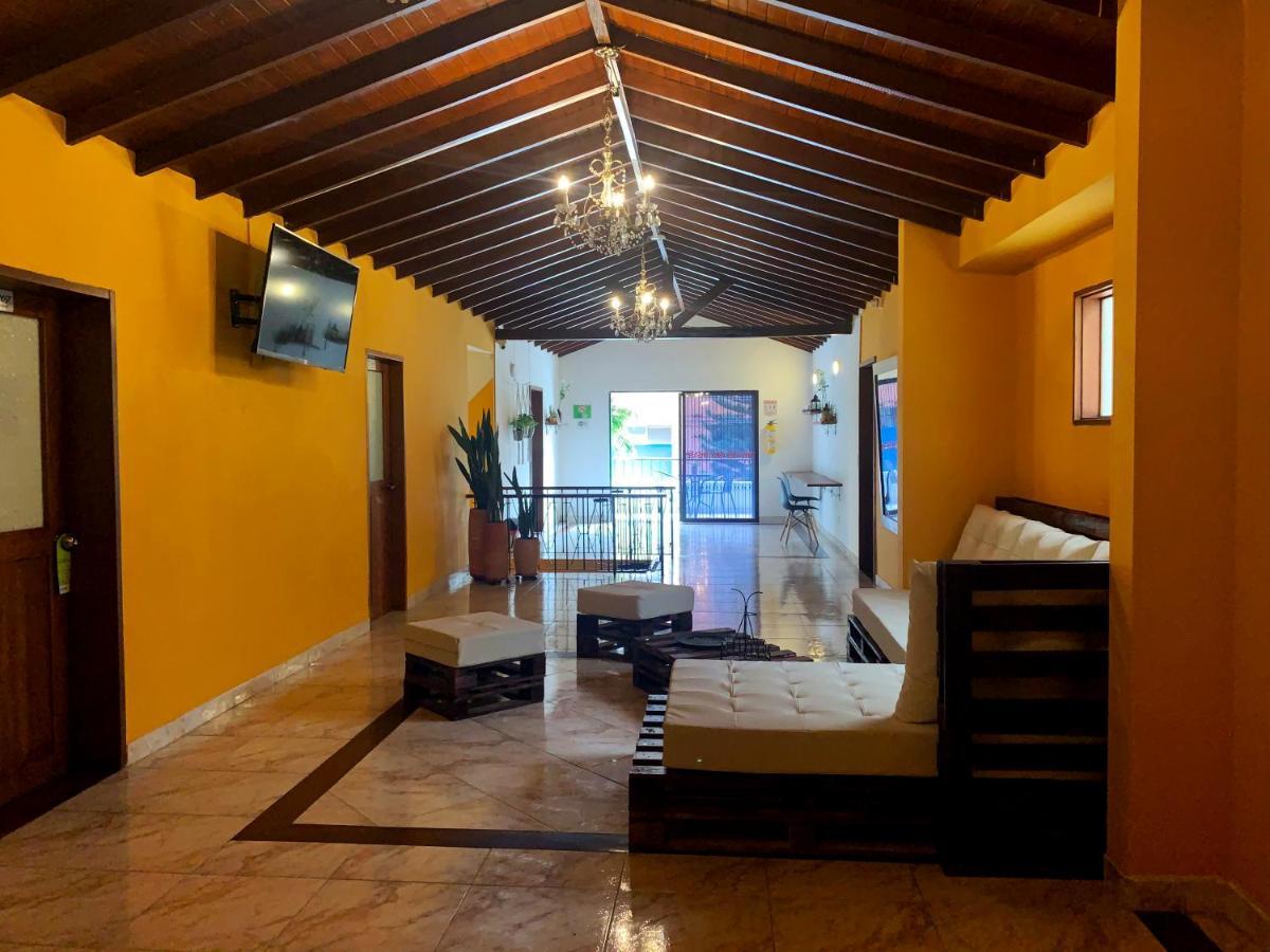 Hotel Porton Colonial 메딜린 외부 사진