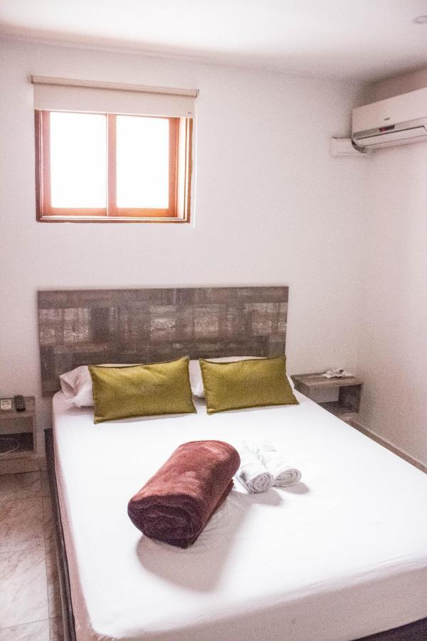 Hotel Porton Colonial 메딜린 외부 사진