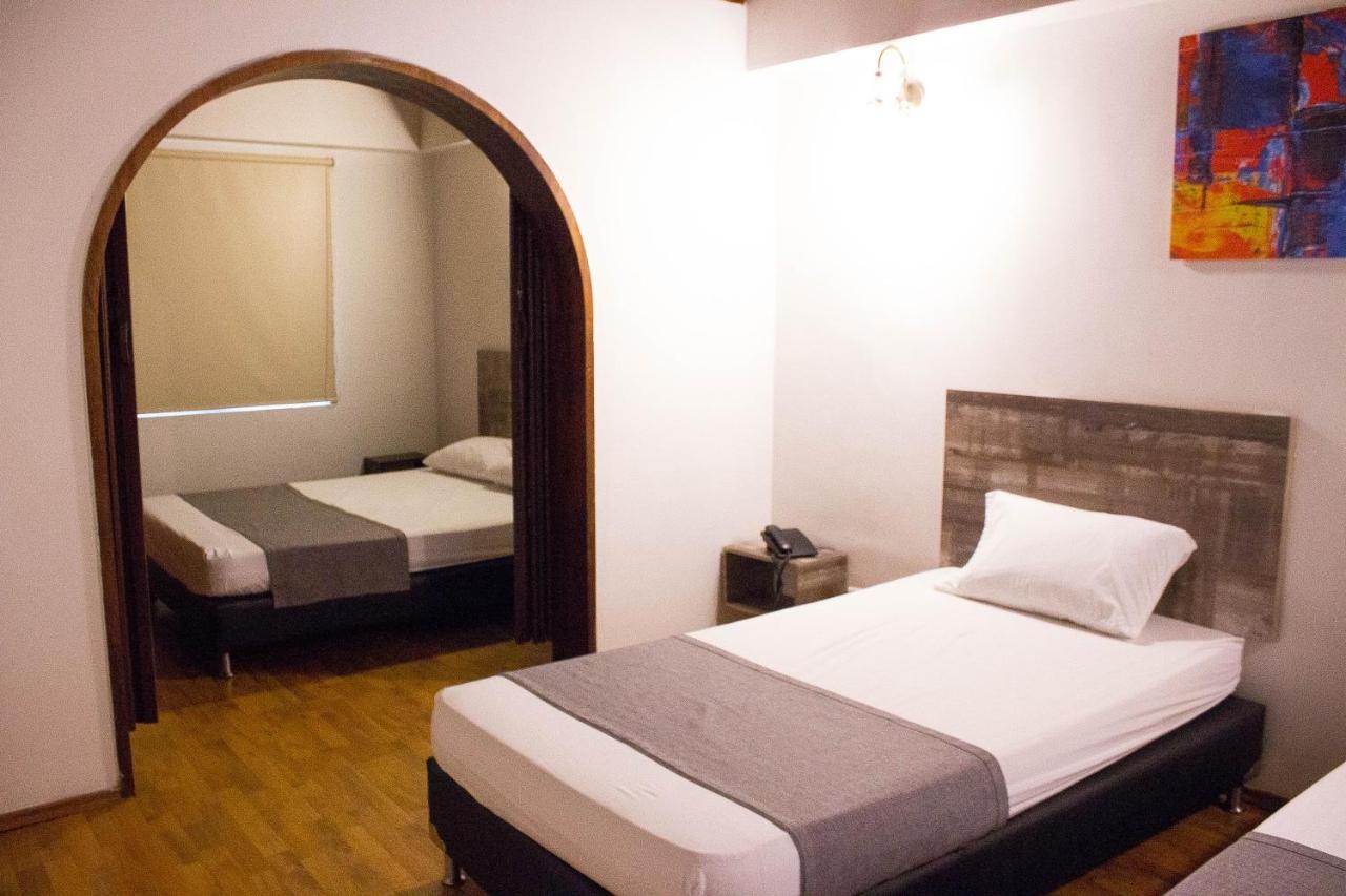 Hotel Porton Colonial 메딜린 외부 사진
