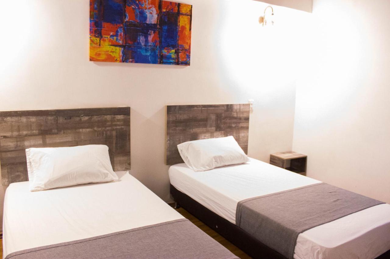 Hotel Porton Colonial 메딜린 외부 사진
