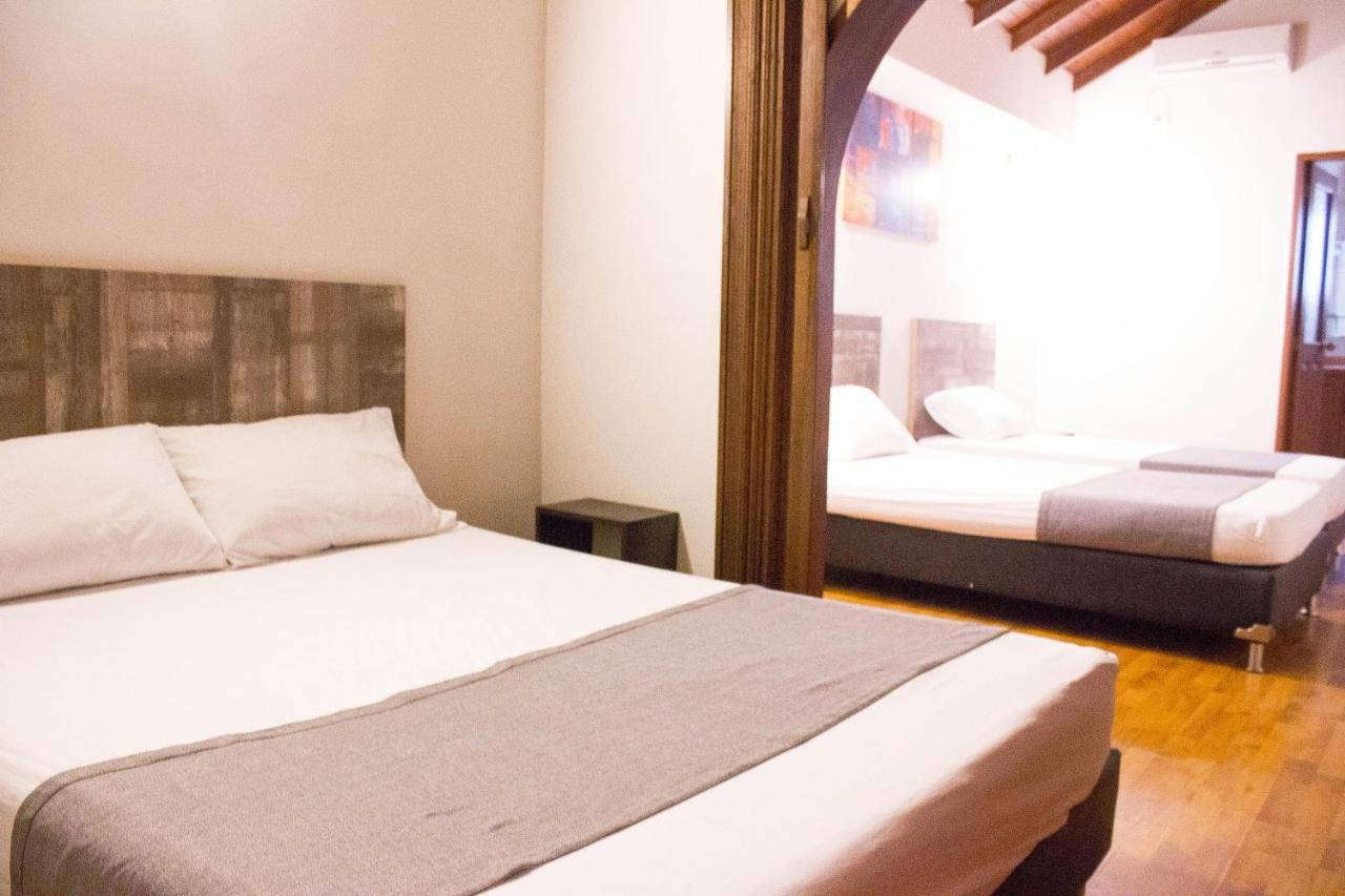 Hotel Porton Colonial 메딜린 외부 사진