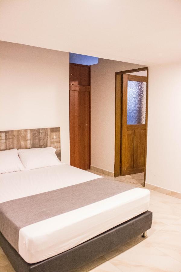 Hotel Porton Colonial 메딜린 외부 사진